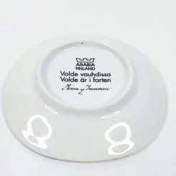 Arabia Valde vauhdissa seinälautanen