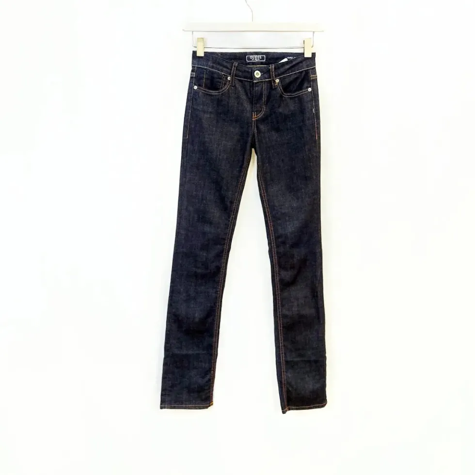 Guess farkut koko 25"