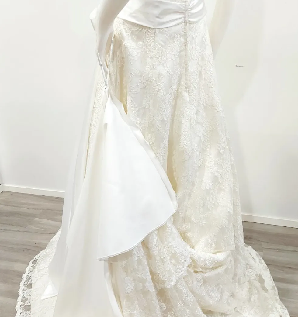 White Rose pitsihääpuku laahuksella koko 46