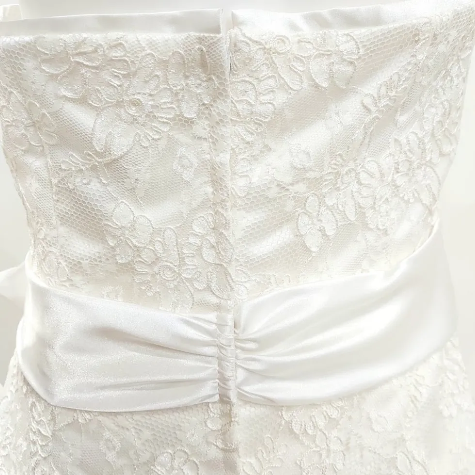 White Rose pitsihääpuku laahuksella koko 46