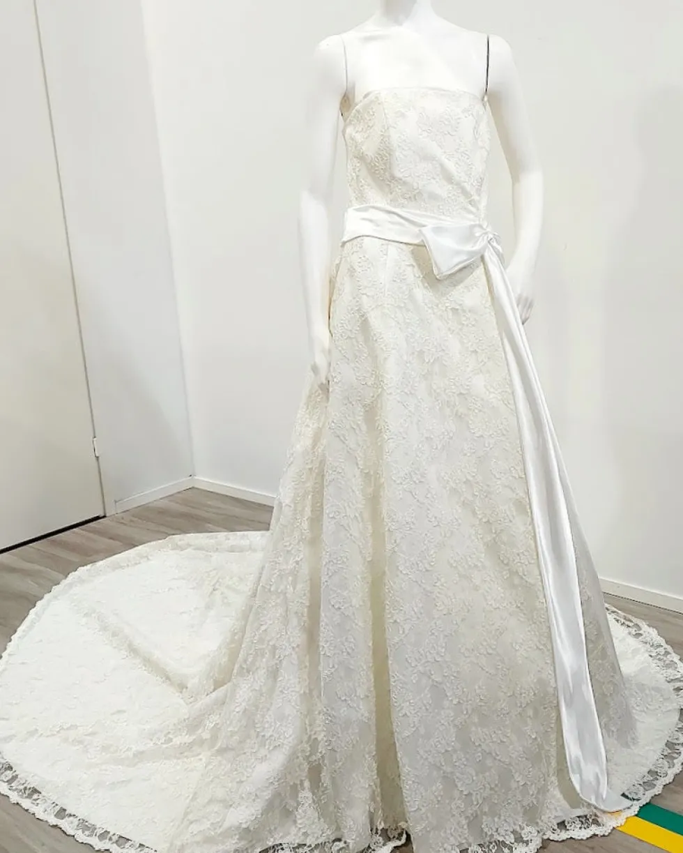 White Rose pitsihääpuku laahuksella koko 46